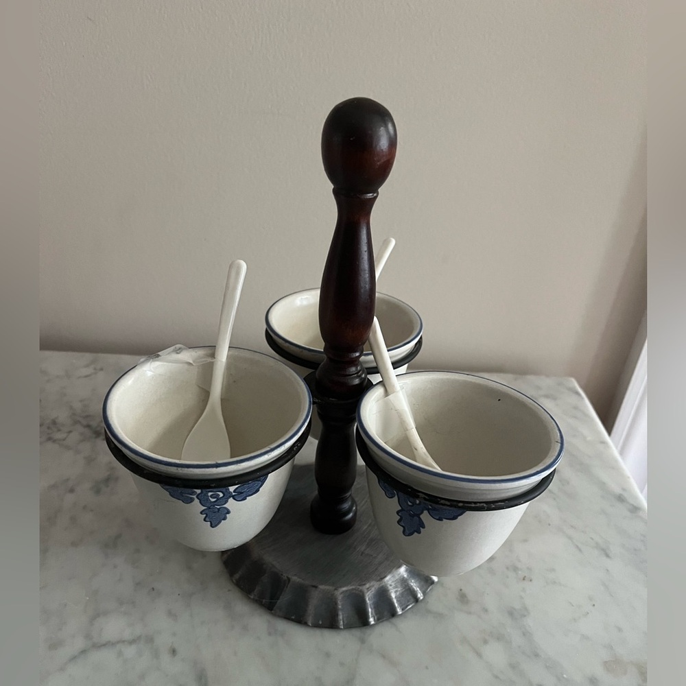 Pfaltzkraft Yorktowne condiment set.